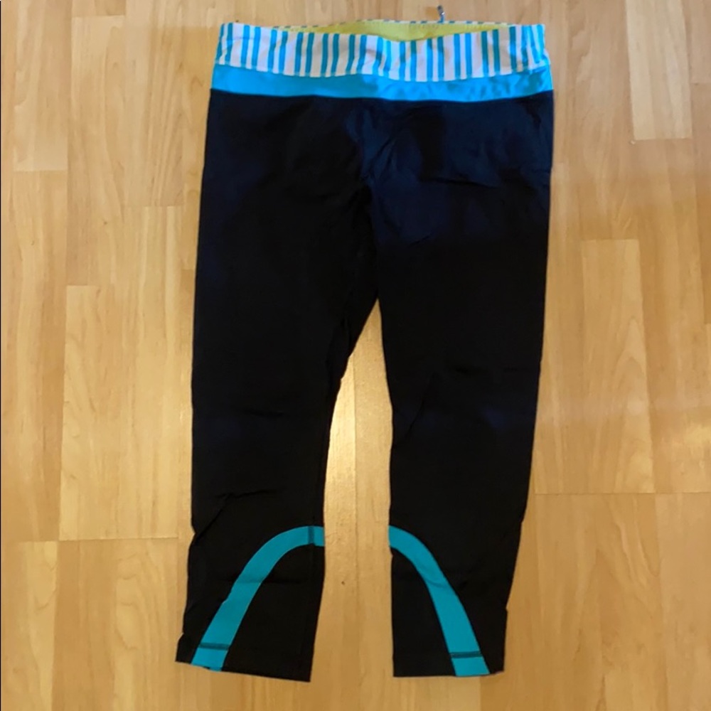 Lululemon black and blue cropped leggings
